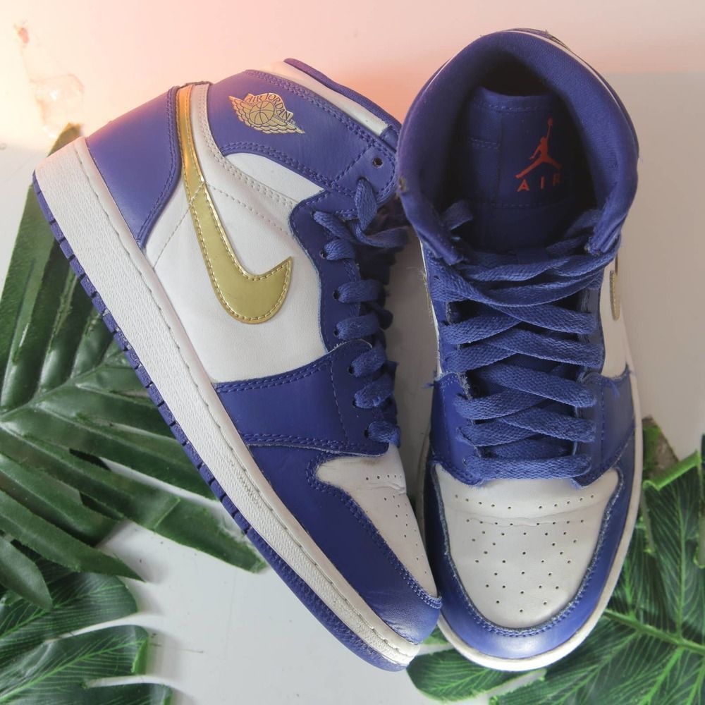 Jordan Women's Sneakers in Blue, White, and Gold